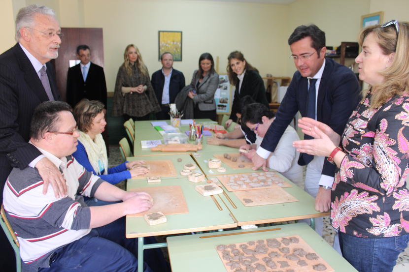 Conocemos el trabajo de colectivos sociales de El Ejido (Almería) Conocemos el trabajo de colectivos sociales de El Ejido (Almería)