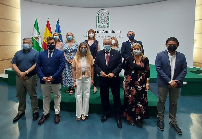 El Defensor del Pueblo andaluz aborda las preocupaciones de la provincia de Cádiz con la delegada del Gobierno de la Junta de Andalucía El Defensor del Pueblo andaluz aborda las preocupaciones de la provincia de Cádiz con la delegada del Gobierno de la Junta de Andalucía