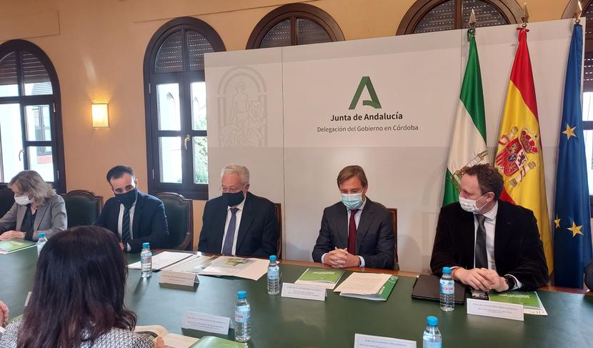 El Defensor del Pueblo andaluz aborda las preocupaciones de la provincia en su reunión con el delegado de la Junta en Córdoba