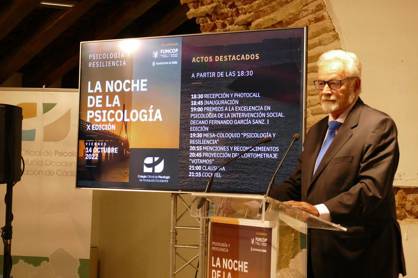 El Defensor del Pueblo andaluz agradece la labor de los psicólogos para paliar los problemas de salud mental El Defensor del Pueblo andaluz agradece la labor de los psicólogos para paliar los problemas de salud mental