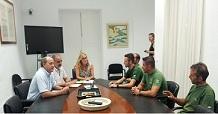 La Adjunta al Defensor del Pueblo Andaluz se reúne con los trabajadores despedidos del Plan INFOCA La Adjunta al Defensor del Pueblo Andaluz se reúne con los trabajadores despedidos del Plan INFOCA