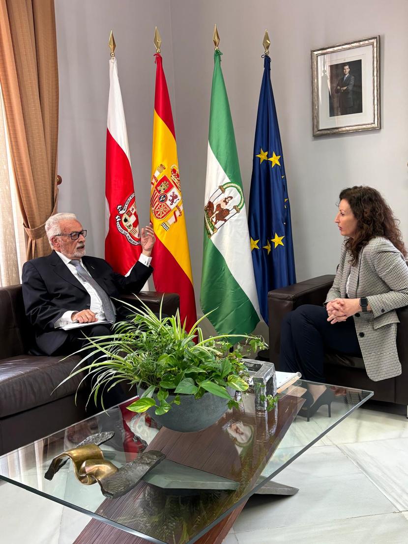 El Defensor del Pueblo andaluz aborda con la alcaldesa de Almería la defensa de los derechos de la ciudadanía El Defensor del Pueblo andaluz aborda con la alcaldesa de Almería la defensa de los derechos de la ciudadanía
