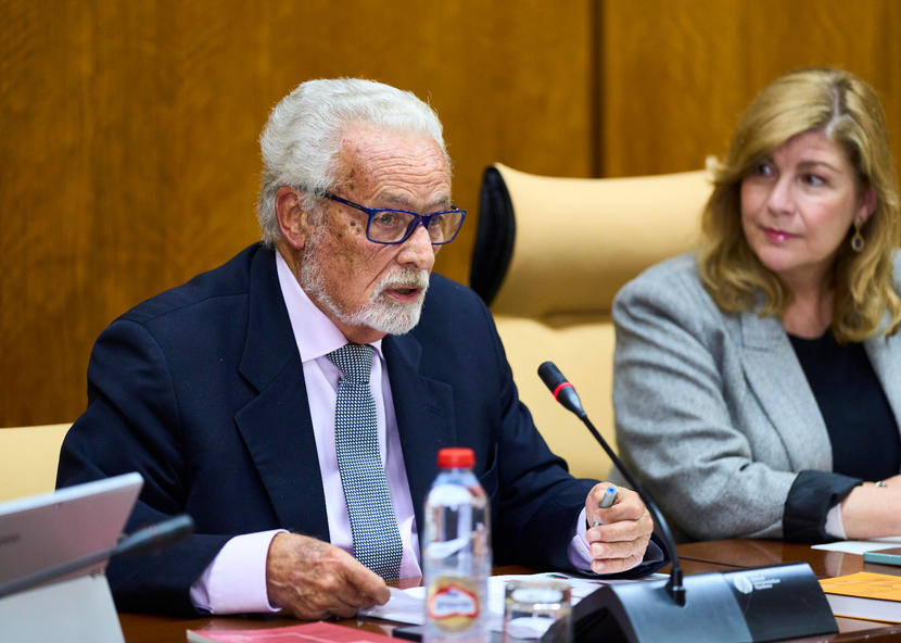 El Defensor de la Infancia pide extender a los mayores de edad la ayuda de 5.000 euros para los huérfanos por violencia de género El Defensor de la Infancia pide extender a los mayores de edad la ayuda de 5.000 euros para los huérfanos por violencia de género