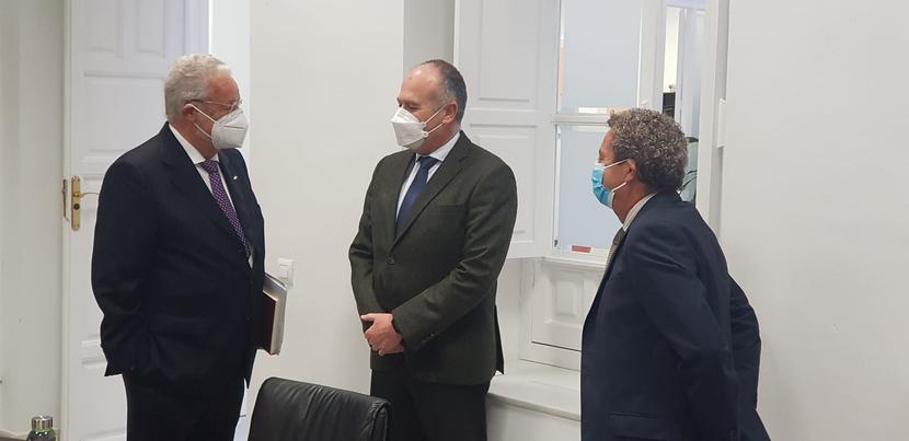 Nos reunimos con el Consejo de Transparencia y Protección de Datos de Andalucía Nos reunimos con el Consejo de Transparencia y Protección de Datos de Andalucía