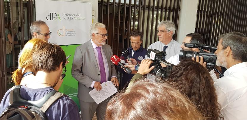 El Defensor del Pueblo andaluz escucha en Córdoba las preocupaciones y demandas  de la ciudadanía