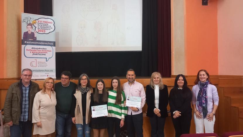La Defensoría de la Infancia entrega el áccesit en dibujo del XVI Premio Así veo mis derechos a una alumna de Fiñana La Defensoría de la Infancia entrega el áccesit en dibujo del XVI Premio Así veo mis derechos a una alumna de Fiñana