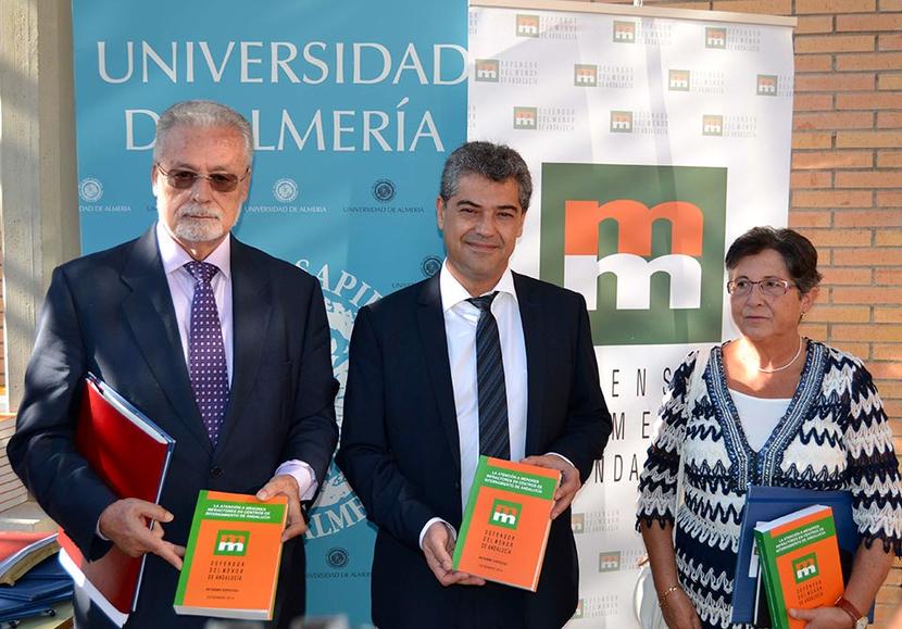 El defensor inaugura la jornada sobre atención a menores infractores. Almería