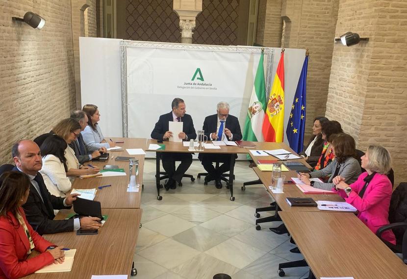 El Defensor del Pueblo andaluz aborda las preocupaciones de la provincia de Sevilla en su reunión con el delegado de la Junta 