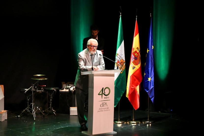 El Defensor del Pueblo andaluz y los colectivos sociales se comprometen a “no dejar a nadie atrás” y hacer frente a las amenazas sobre los derechos en el 40 aniversario de la Institución El Defensor del Pueblo andaluz y los colectivos sociales se comprometen a “no dejar a nadie atrás” y hacer frente a las amenazas sobre los derechos en el 40 aniversario de la Institución