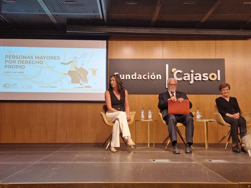 El Defensor del Pueblo andaluz reivindica dignidad y la garantía de los derechos para las personas mayores El Defensor del Pueblo andaluz reivindica dignidad y la garantía de los derechos para las personas mayores
