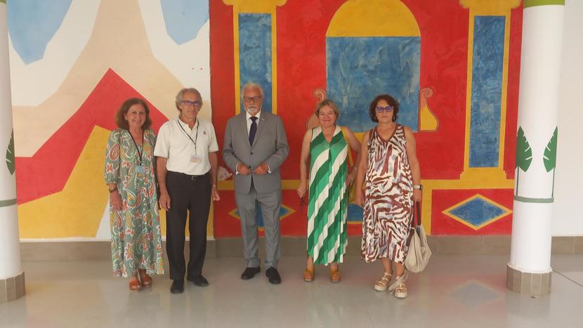 El Defensor conoce los programas de reinserción de la población reclusa de El Acebuche (Almería) El Defensor conoce los programas de reinserción de la población reclusa de El Acebuche (Almería)