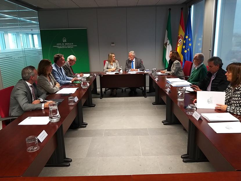 El Defensor del Pueblo traslada los problemas en acceso a la vivienda, tráfico y obras públicas a la Consejería andaluza de Fomento