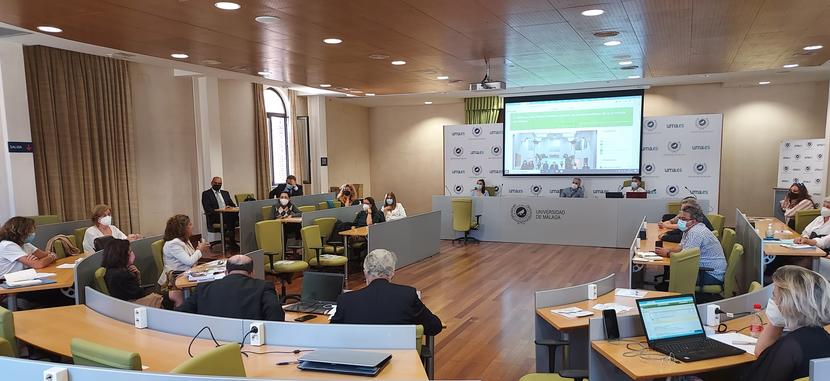 El Defensor del Pueblo andaluz analiza las dificultades de los usuarios de servicios sociales en Málaga El Defensor del Pueblo andaluz analiza las dificultades de los usuarios de servicios sociales en Málaga