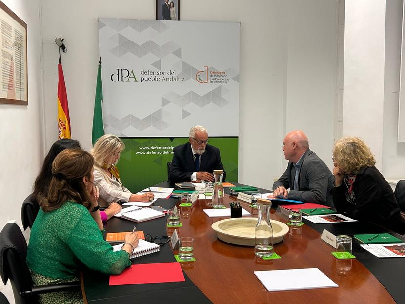El Defensor se interesa por la nueva Estrategia de Cuidados Paliativos para garantizar la atención a jóvenes al cumplir la mayoría de edad