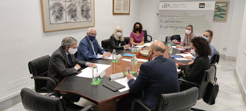 Nos reunimos con la Viceconsejería de Transformación Económica, Industria, Conocimiento y Universidades Nos reunimos con la Viceconsejería de Transformación Económica, Industria, Conocimiento y Universidades