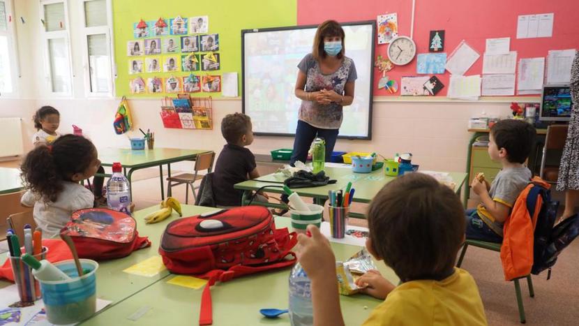 El Defensor del Menor de Andalucía exige a las Administraciones una vuelta a las aulas "segura y responsable" para garantizar el Derecho a la Educación El Defensor del Menor de Andalucía exige a las Administraciones una vuelta a las aulas "segura y responsable" para garantizar el Derecho a la Educación
