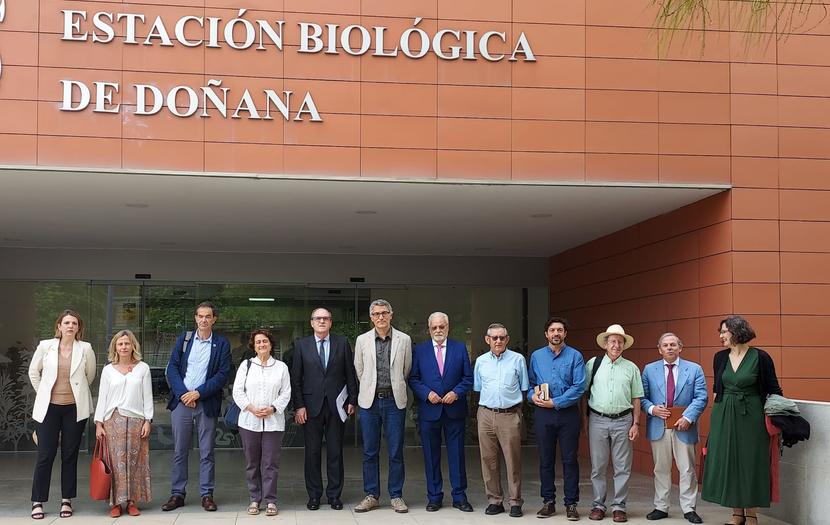 Los defensores del pueblo de España y Andalucía se reúnen con científicos y gestores del Espacio Natural de Doñana para conocer su situación actual