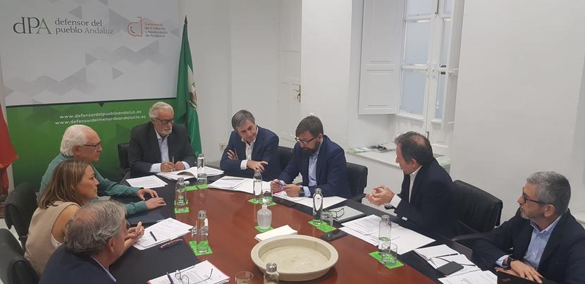 El Defensor mantiene una reunión de seguimiento sobre los cortes de luz en Andalucía El Defensor mantiene una reunión de seguimiento sobre los cortes de luz en Andalucía