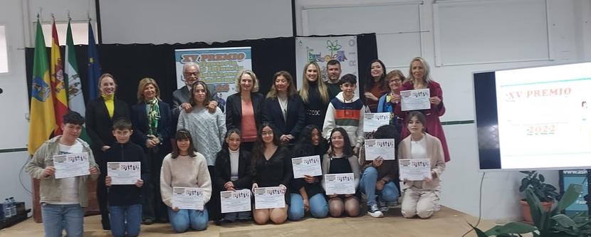 El Defensor de la Infancia de Andalucía entrega en El Puerto de Santa María un premio por un vídeo sobre el derecho a la educación y el juego 